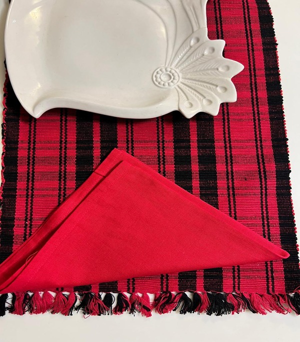 TABLE MAT RED /BLACK CHECKS  WITH NAPKINS HD792