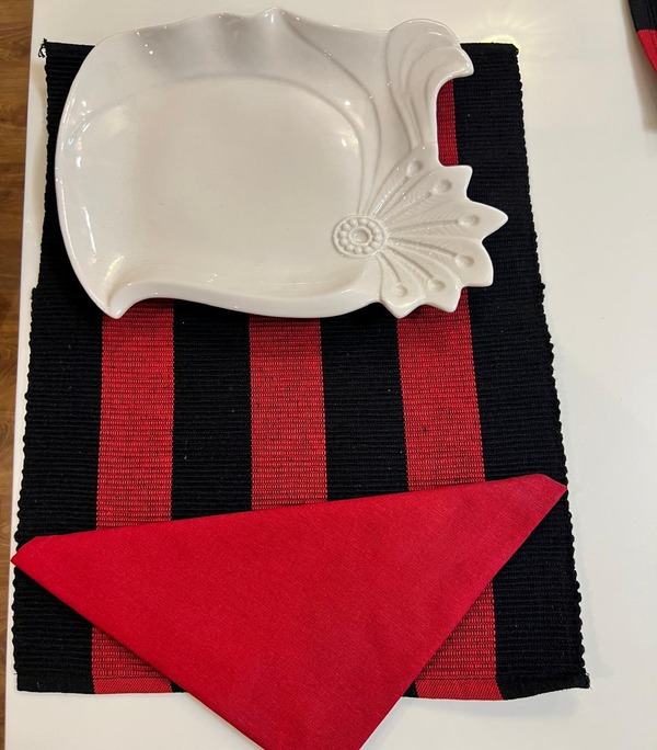 TABLE MAT WITH NAPKINS HD791