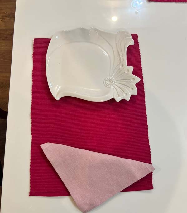 TABLE MAT DARK PINK  WITH NAPKINS HD798